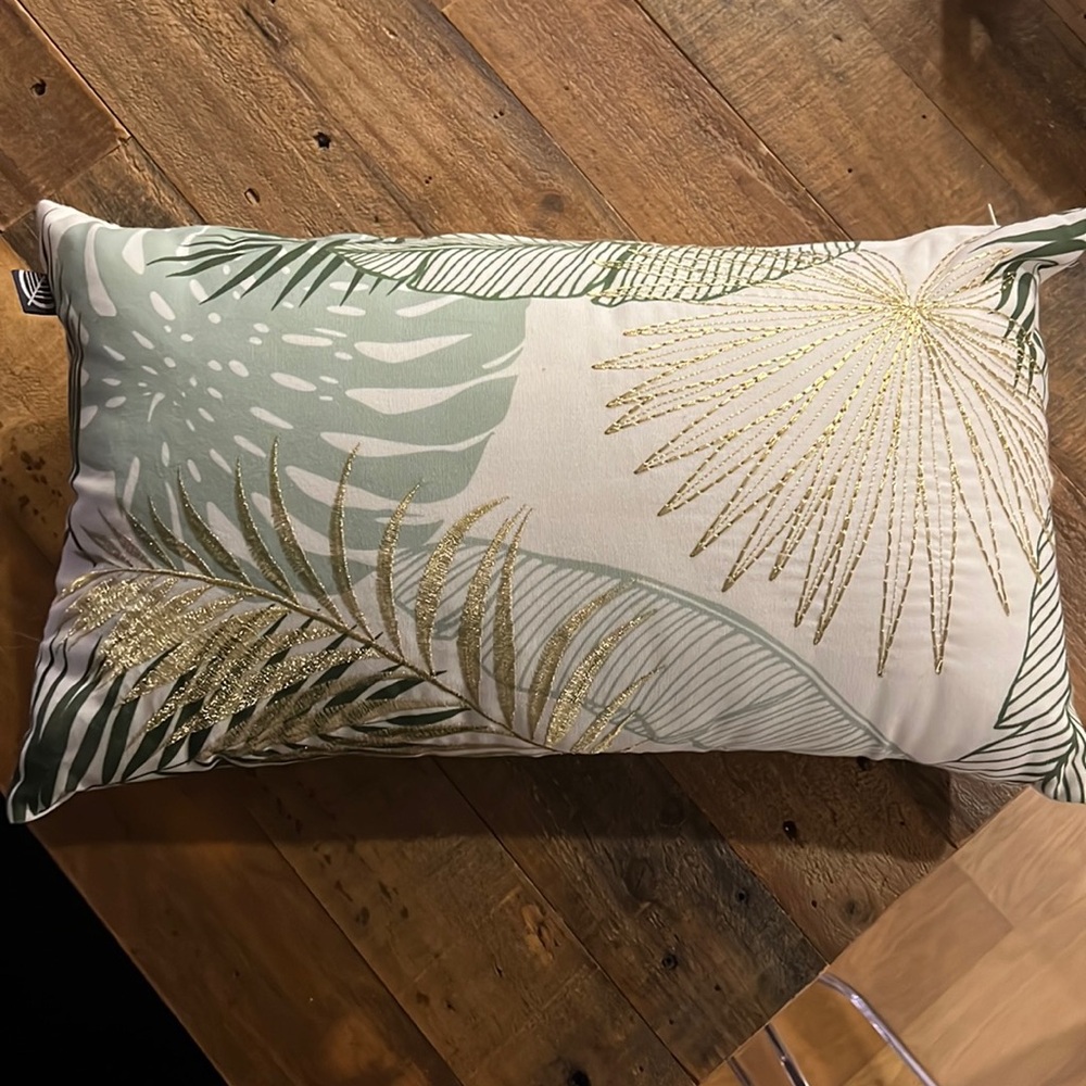 Decorative pillow
